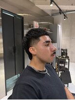 フランクスバーバーザスタンド(Frank’s barber the stand)&nbsp;刈り上げセンターパート/波巻きツイストスパイラル/飯田橋T