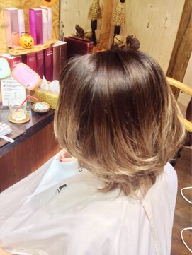 ユートピア(U topia) アッシュベージュグラデーションカラー