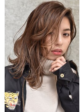 メーヴェ(Mowen) mowen×外ハネミディアム×ラフウェーブ×ミルクティーベージュ