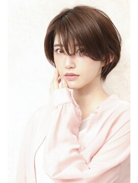 シトロン ブラン(CITRON blanc) 斜めバング 耳掛けマッシュショート