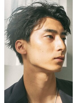 ノイ(noi) センターパートニュアンスパーマ刈り上げツーブロックメンズヘア