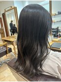 【アッシュグレージュ×ゆる巻きロング】