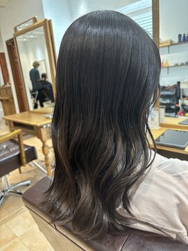 アマレット(Amaretto) 【アッシュグレージュ×ゆる巻きロング】