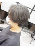 センターパートショートボブ/シルバーグレージュ