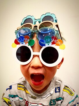 デザイニングヘアードゥ(designing hair Deux) キッズフェードバリアートブリーチメッシュ