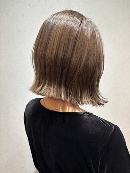 バカンス 八丁堀(BACANCES)の写真/女性らしい柔らかな雰囲気の大人女性スタイル♪毛先の動きまで計算したカットで、扱いやすい美フォルムに。