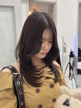 ロムーク 表参道(LOMKH) 小顔ロングレイヤーカット顔周り冬グレージュカラー透明感カラー