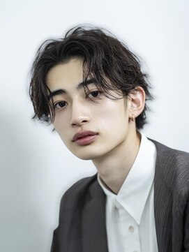 センターパート×ツイストパーマ