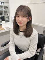 レーヴバイキートス(REVE by kiitos)&nbsp;柔らかくみせるモカグレージュ×ミディアムレイヤー