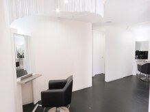 Relax Luxury Salon【M scene】セット面を四方に設置。