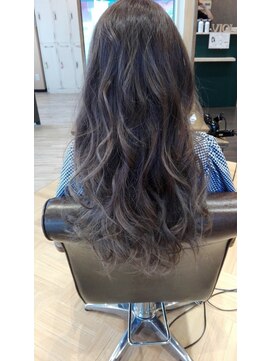 アグ ヘアー ビオラ 弘前駅前店(Agu hair viola) ハイライト、極細ハイライト、ホワイトアッシュ