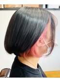 アクリルピンク　インナーカラー　ボブ