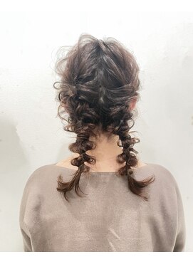 ピース(PEACE) 大人ツインテール