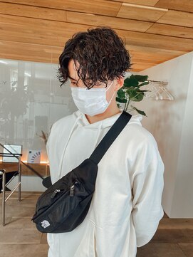 サーリー(SURLY) ツイストスパイラルパーマ前下がり大人パーマ黒髪パーマビジネス