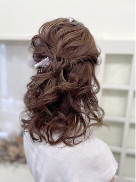 ティーズヘアイナガキイヴピアジェ ハーフアップ