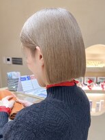 ヒビヲ(HIBIO) ショートボブタッセルボブ切りっぱなしボブハイトーンカラー韓国