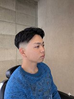 ワンワンオー バーバーショップ コンチネンタル(@110 BARBER SHOP continental)&nbsp;海外風センターパートフェザーショートミドルフェード