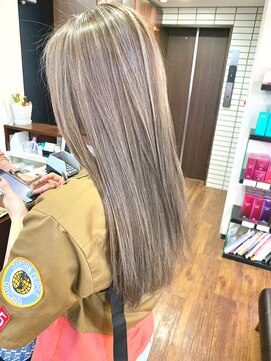 レイラバイアフロート 吉祥寺(Lila by afloat) ミルクティーグレージュ×ハイライト【アフロート小笠原】