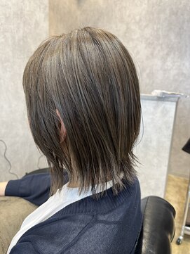 リラ(RiLa) 外はねボブ／ミントカラー／ハイライト／白髪ぼかし