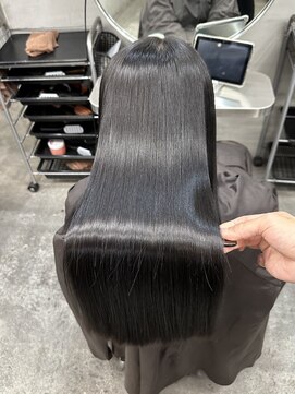 ジーナ 池袋(Zina) 艶髪ストレートで劇的変化！