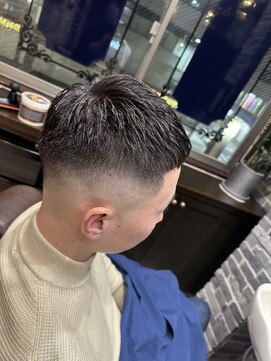 ミリオンバックス 御徒町店(Million Backs) クロップ/スキンフェード/束感クロップ<理容室>[メンズ/眉毛]