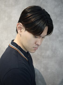 スウェルホワイト(SWELL WHITE) 曲がる縮毛矯正で作る毛流れセンターパート