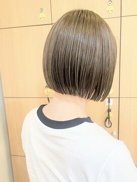 モリオ フロム ロンドン 成増店 【morio成増 セリザワ】ぱっつんボブ アッシュベージュ