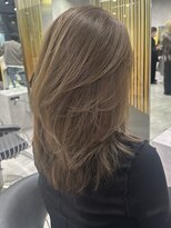 シティ(CITY)&nbsp;ミディアムレイヤーカット×グレージュカラー【CHICA】