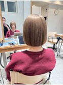 赤み消しカラー透明感グレージュぱつっとミニボブストレートヘア