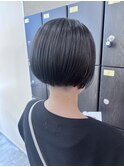ミニマルな丸みで大人の余裕を。シックコンパクトボブ