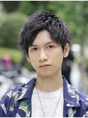 黒髪ツイストパーマアップバングツーブロック刈り上げスーツ
