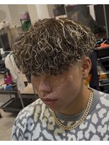 イーラ アメ村店(era)&nbsp;バロックパーマ　ツイストスパイラル眉カットメンズパーマ