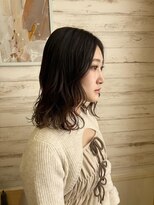 エム インターナショナル 白岡 キュート(EMU international CUTE)&nbsp;柔らかウェーブの上品ミディ