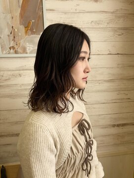 エム インターナショナル 白岡 キュート(EMU international CUTE) 柔らかウェーブの上品ミディ