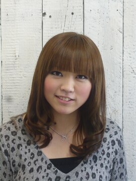 エムスリーディーサロン アクトヘアー(M3D Act Hair) ラウンドバング+プラチナクリーミーベージュアッシュ