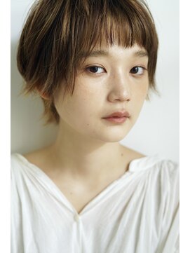 メク(meku) 抜け感でみせるシンプルショート