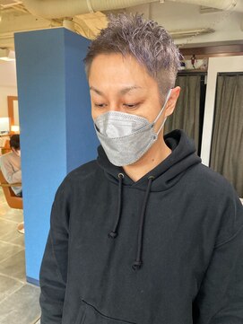 イロプラスソイ(iro + soi) ▲脱白髪染め！グレイシルバー×アップバングショート▲