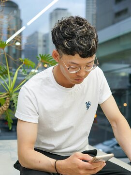 クラスコウベ 三宮店(Krass kobe) ハイライトツーブロックマッシュ【上野　竜司】