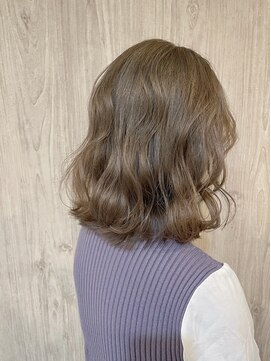 モア(Moa) ハイトーンでも可愛いまろやかベージュ