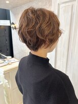 キャアリー(Caary)&nbsp;福山Caary夏オレンジベージュ無造作ショートパーマ20代30代40代