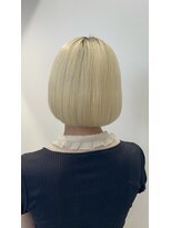 サンク 原宿 表参道(cinq) ケアブリーチピンクベージュ切りっぱなしボブ顔周りレイヤー