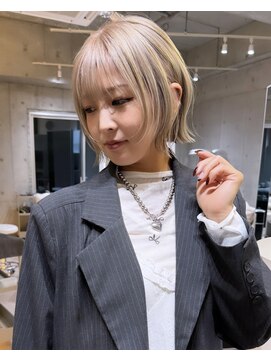 レム(Rem) 波巻きハイトーンボブ