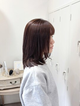 ロッカ(ROCCA) オリーブグレーナチュラル外ハネのレイヤーミディ