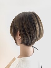 オクユキ(OKUYUKI)&nbsp;アッシュベージュ×ショートスタイル