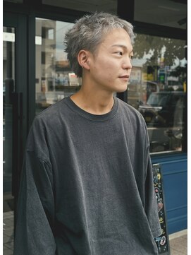 クイン(qin) シルバーグレー×ベリーショート