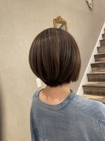 リノ カルバリ(Lino Calbari)&nbsp;白髪をフワッとオシャレにハイライトカラー