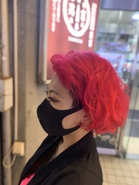 アスイン(asuin) 濃いピンクのサイド刈り上げ