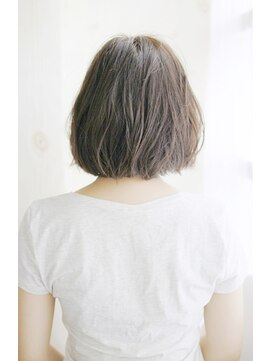 オティアプラスエヌ(OTTIA+n) 20代30代40代　力を抜けるバルーンボブ　【松山】
