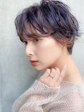 ノラ ウメダ(NORA UMEDA) 【NORA UMEDA 高木】２０代２０代◎前髪インナーカラーショート