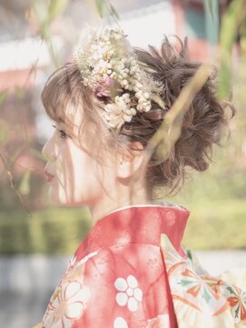 リディア 新宿東口店(Rydia) 高めシニヨン お団子 カールアップ 結婚式 二次会 お呼ばれ